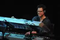 Oliver in Los Angeles with The Dave Weckl Band, 2004