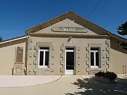 The town hall in Juillac