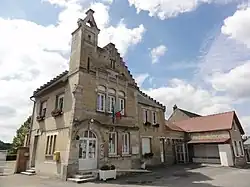 The town hall of Juvigny