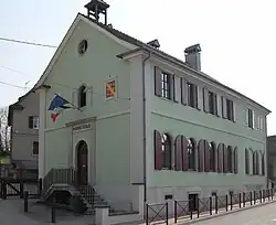 The town hall and school in Kœtzingue