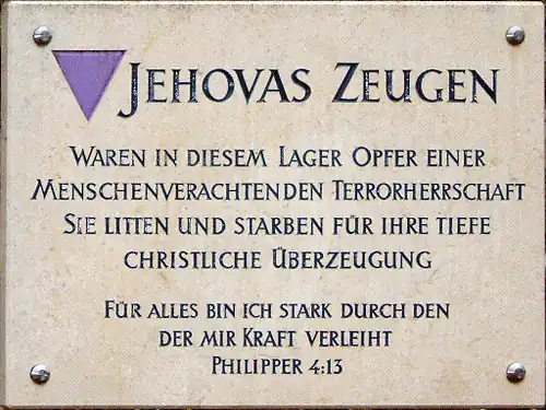 Commemorative plaque at Mauthausen camp recalling the persecution of Jehovah's Witnesses.[i]