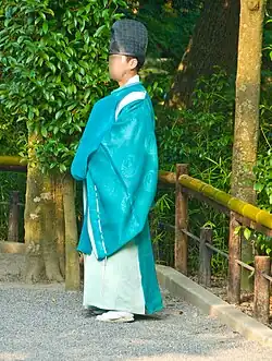 A Shinto priest wearing a kariginu and an eboshi hat