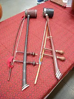 Cambodia, Tro (ទ្រ). This family of instruments includes coconut-shell tro&nbsp;u (ទ្រអ៊ូ), small hardwood tro&nbsp;sau&nbsp;toch (ទ្រសោតូច), bigger hardwood tro&nbsp;sau&nbsp;thom (ទ្រសោធំ), and the tro&nbsp;che. Also a three-stringed tro Khmer (ទ្រខ្មែរ).