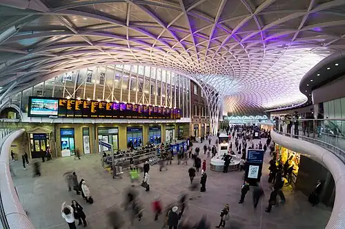 Image 101London King's Cross railway station departures concourse (from Portal:Architecture/Travel images)