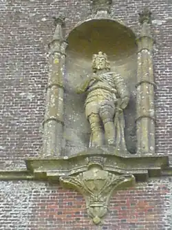 Statue of King Alfred above the entrance