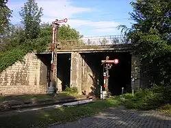 Rail crossing in the two-level station