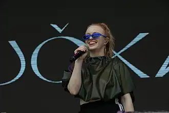 Kučka performing live in 2020