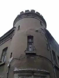 "The house with the tower"&nbsp;[bg], built in 1929 by Bulgarian WWI refugees from Aegean Macedonia. The tower resembles the Thessaloniki tower.