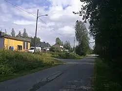 Houses along the Kuohunraitti street.
