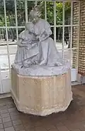The statue La leçon d'histoire naturelle by Blanche Moria, in the courtyard of honor.​​‌