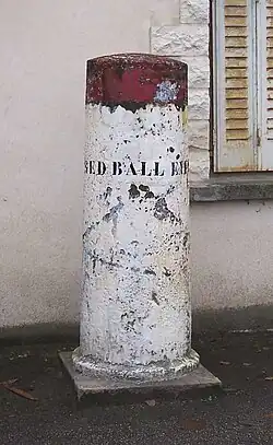 Commemorative stone in the village of La Queue-lez-Yvelines
