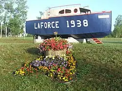 The Expanse, a timber tugboat, worked for C.I.P. (Canadian International Paper). It entered service on Lake Simard in 1950.
