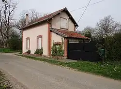 The former railway station in Le Gué-de-Longroi