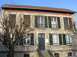 The town hall of Le Perchay