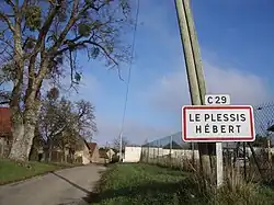 One of the roads into Le Plessis-Hébert