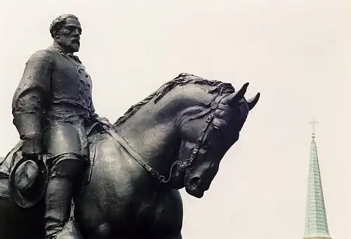 Robert E. Lee (1917–1924, completed by Leo Lentelli), Lee Park, Charlottesville, Virginia, before its removal and destruction.