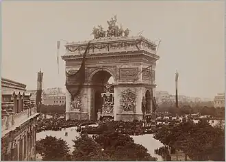 Quadriga installed on the Arc de Triomphe between 1882 and 1886, visible during the funeral of Victor Hugo on 31 May 1885