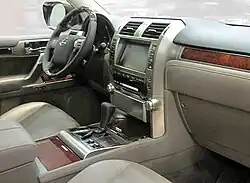 Interior (pre-facelift)