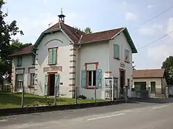 The town hall and school of Lichos