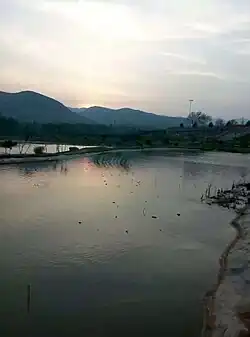 Mountain Yi lake