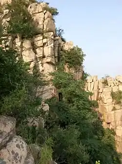 Mountain Yi edge