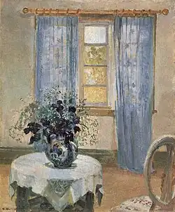 Stue med lyseblå gardiner og blå Clematis (Room with light blue curtains and Blue Clematis, 1913)