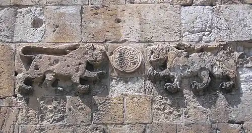 Detail of Lions' Gate carvings, actually leopards[8] (panthers).[4]