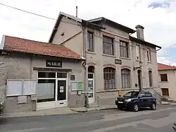 The town hall in Longeaux