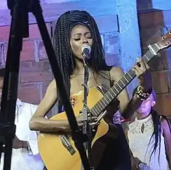 Lor performing at the Laboratoire Musical de Bastos, Yaoundé, Cameroon