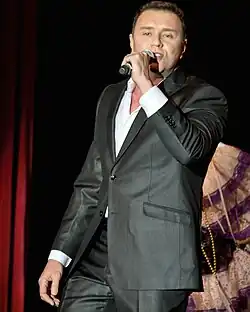 Lorenzo Antonio performing in 2016.