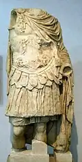 Loricate statue between "room I" and "room II"