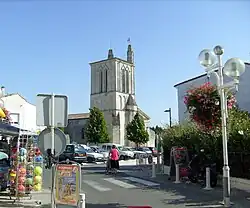 The church and surroundings in Meschers-sur-Gironde