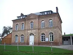 The town hall and school in Le Héron