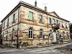 The town hall in Clairegoutte