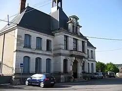 The town hall in Apremont
