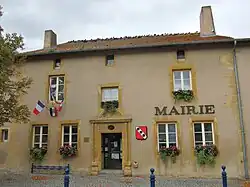 The town hall in Ennery