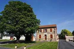 The town hall in Isse