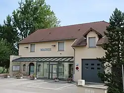 The town hall in Trenal