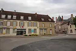 The town hall and museum in Beaulon