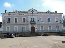 The town hall in Châtel-Censoir