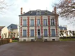 The town hall in Coulanges-la-Vineuse