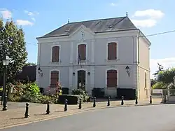 The town hall in Dun-le-Poëlier
