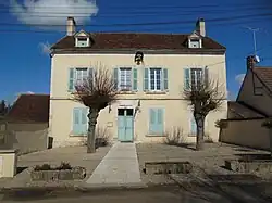 The town hall in Merry-sur-Yonne