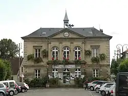 The town hall in Mouy