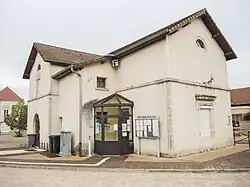 The town hall in Pouligney