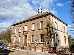 The town hall in Secenans