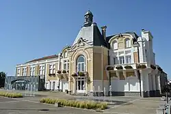 The town hall in Saint-Yorre