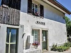 The town hall in Les Bréseux