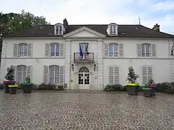 The town hall of Égly