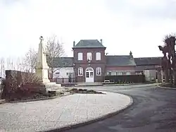 The town hall in Fresne-le-Plan